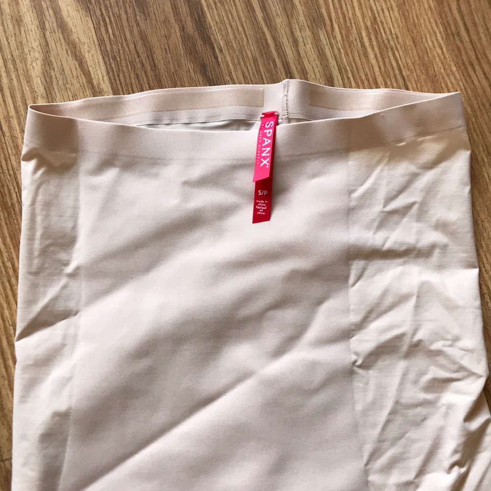 SPANX High Waited Mid-Thigh Short. NWOT